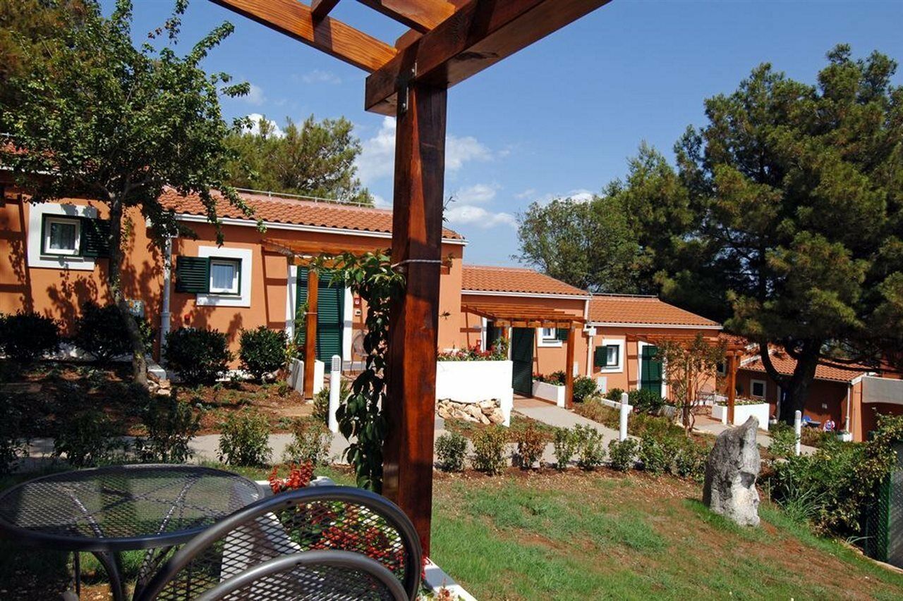 Maistra Select Koversada Naturist Apartments 弗尔萨尔 外观 照片